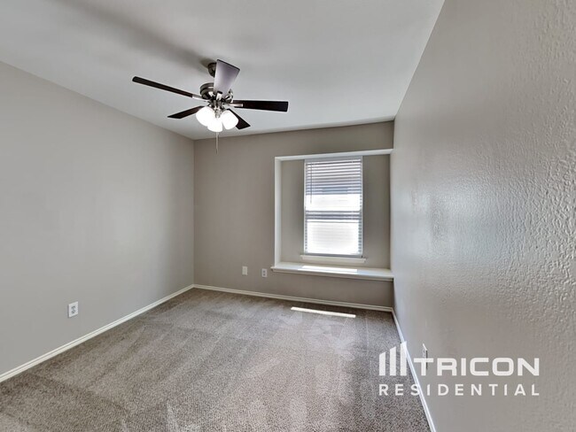 Building Photo - 6701 Fairglen Dr