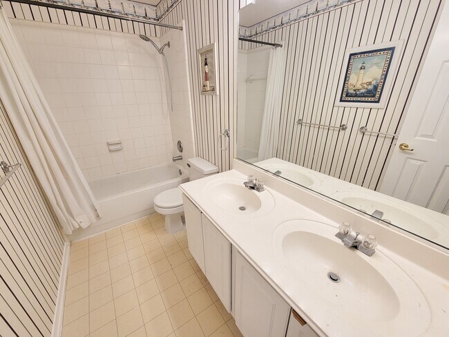 Building Photo - 11147 Carriage Lake Dr