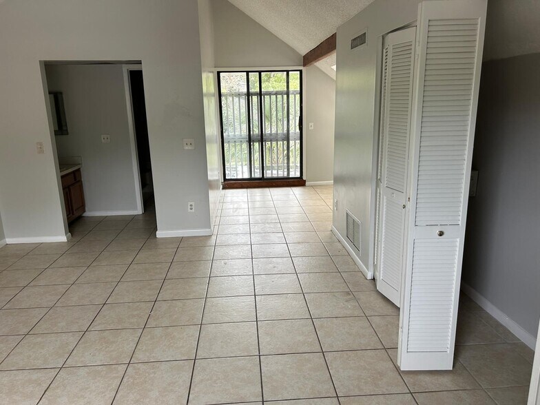 Building Photo - 6742 Periwinkle Dr