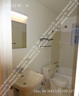 Building Photo - Light & Bright 1Bd Condo with Spacious Pri...