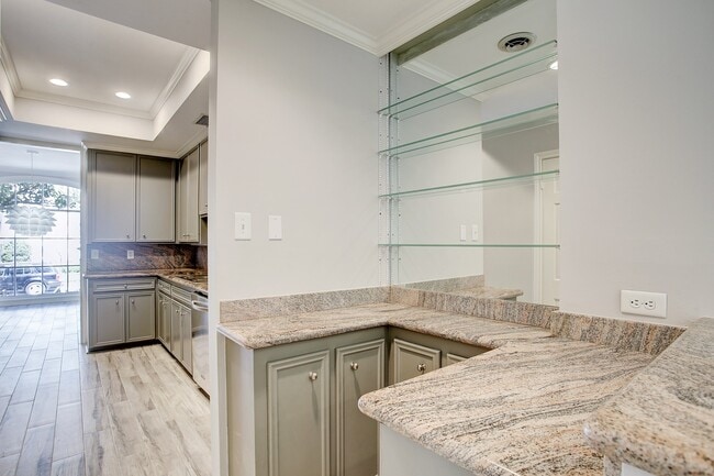 Building Photo - 7527 Del Monte Dr