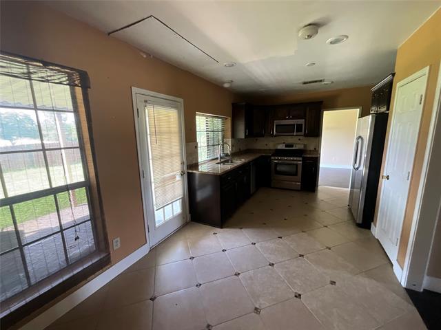 Building Photo - 1705 Huntington Dr