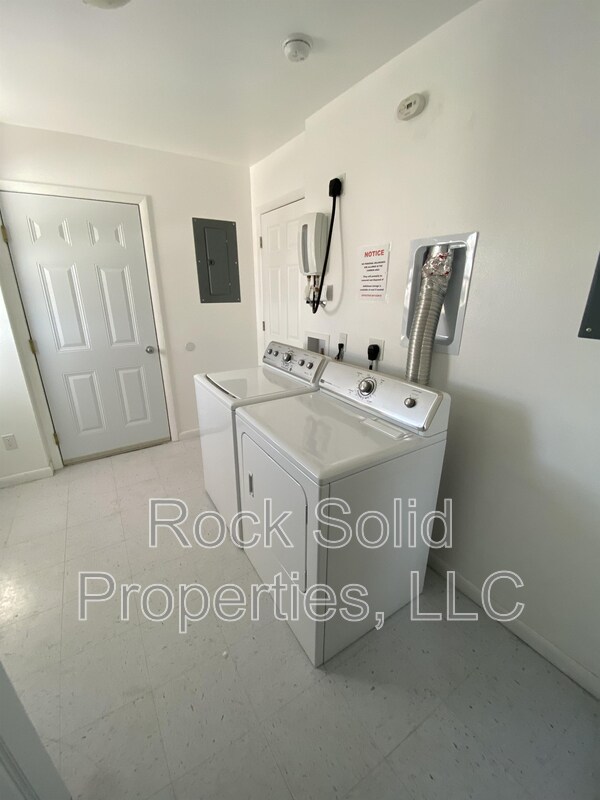 Building Photo - 2020 Dunn Ave