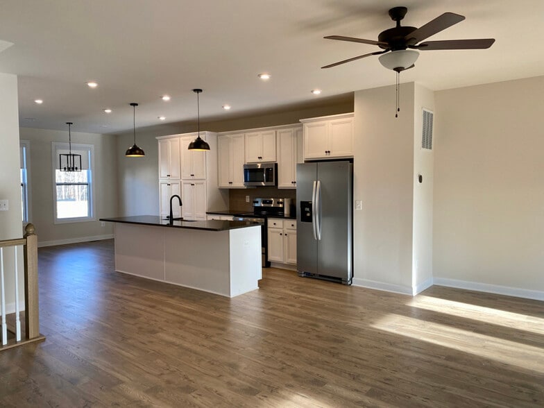Building Photo - 2254 Fowler Cir