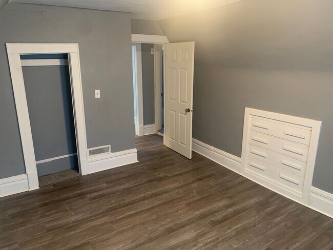 Building Photo - 3 Bed 1 Bath Home