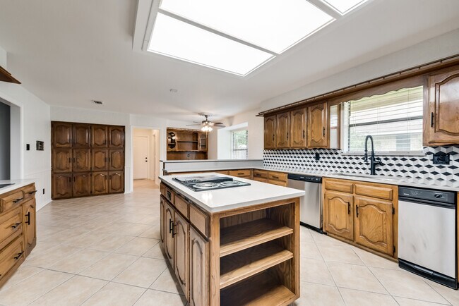 Building Photo - 923 S Greenstone Ln