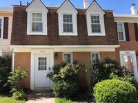 Building Photo - Beautifully remodeled 3-bed 2.5-bath Townh...