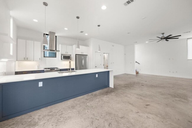 Building Photo - 4711 Gonzales St