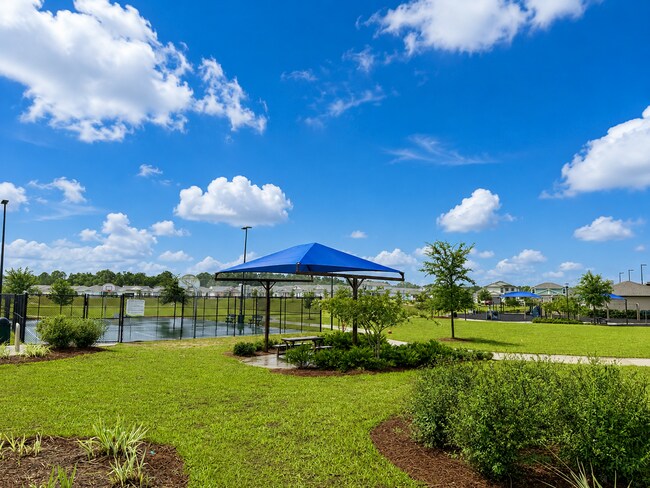 Building Photo - Experience modern & expansive living in this corner-lot 5Bedrooms/3.5Bath home at Ocala!