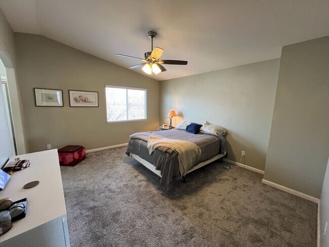 Building Photo - 3 bedroom + a loft in desirable Manteca!