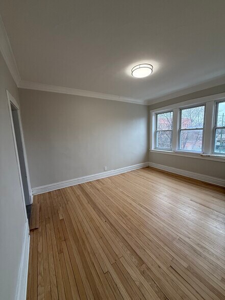 Building Photo - 4301 N Drake Ave