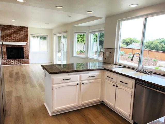 Building Photo - 1420 Tres Hermanas Way