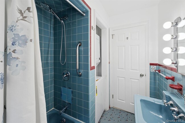 Building Photo - 138 Colonial Pl