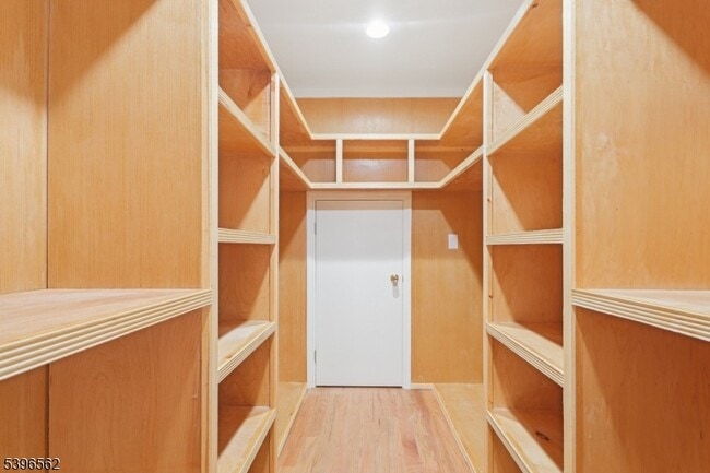 Building Photo - 215 Summit Ave