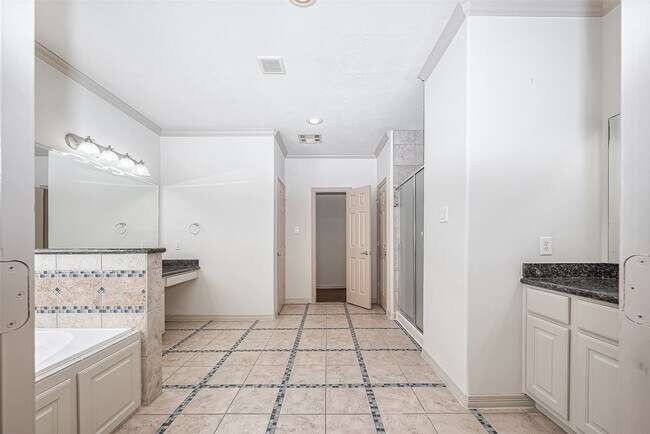 Building Photo - 1522 Olive Park