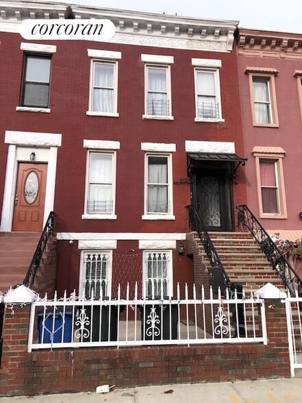 Building Photo - 2137 Pacific St