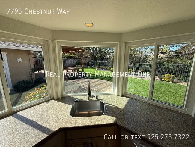 Building Photo - 7795 Chestnut Way