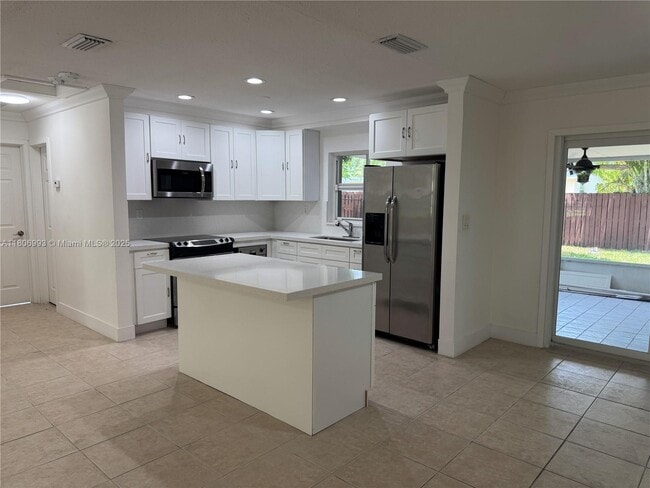 Building Photo - 5122 SW 92nd Terrace