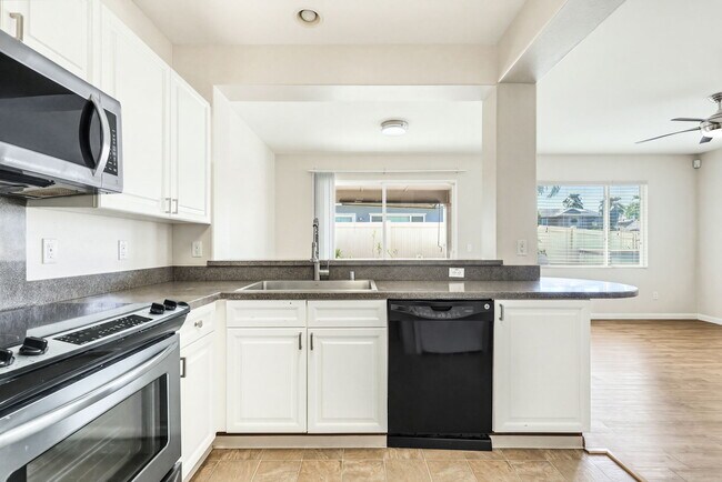 Building Photo - 91-2292-2292 Kanela St