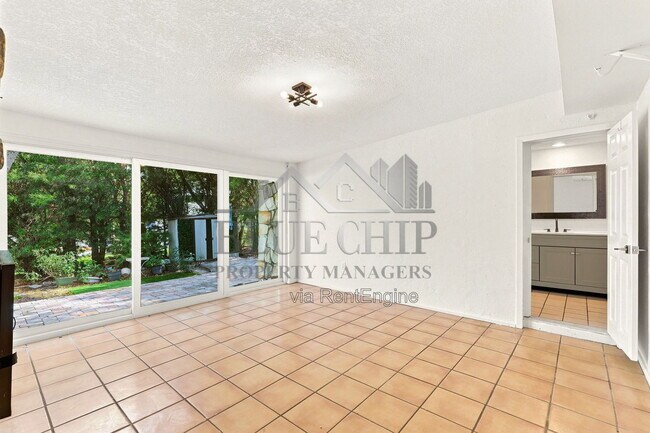 Building Photo - 6714 Nina Rosa Dr