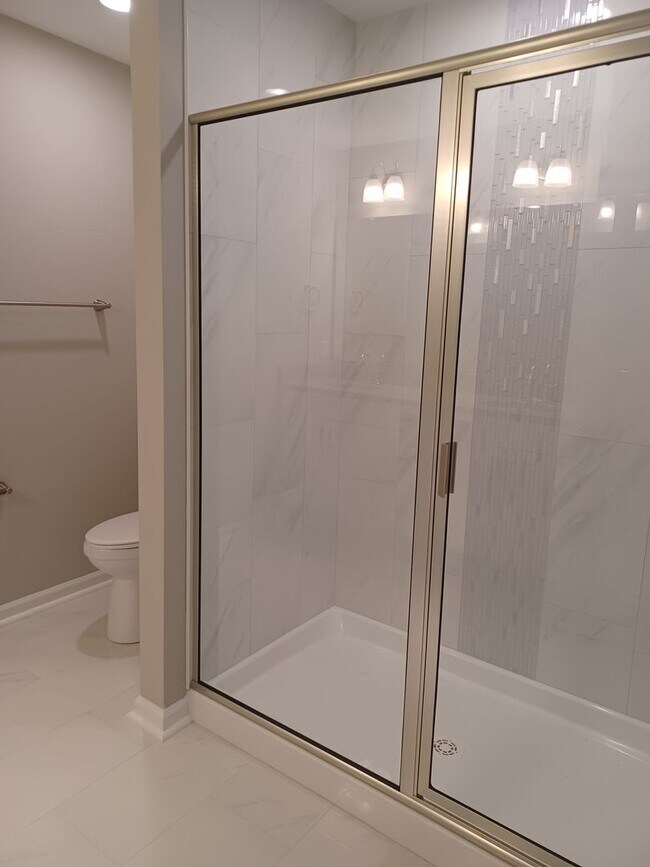Building Photo - Newly Constructed 5 Bedroom Home in Hampton