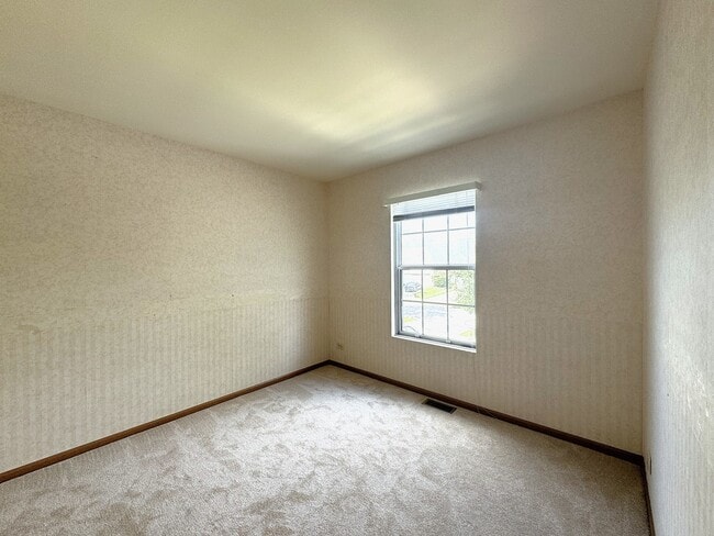 Building Photo - 1604 Estate Cir