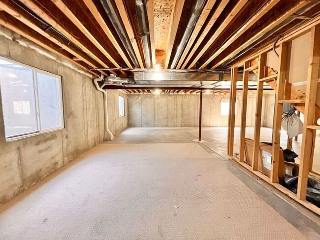 Building Photo - Beautiful 4 bed/ 3 bath Home with Office!