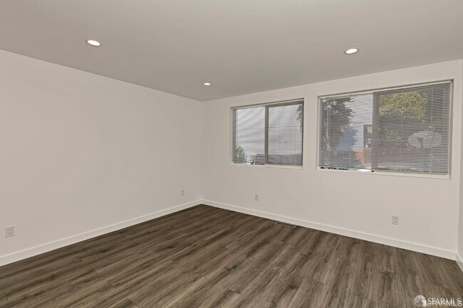 Building Photo - 68 Cayuga Ave