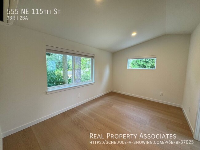 Building Photo - 555 NE 115th St
