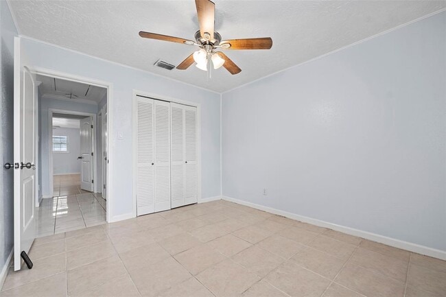 Building Photo - 13163 High Star Dr