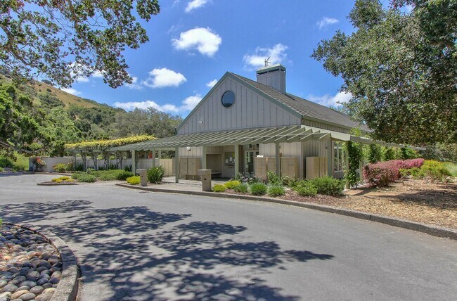 Building Photo - Luxury Living in Corral de Tierra!