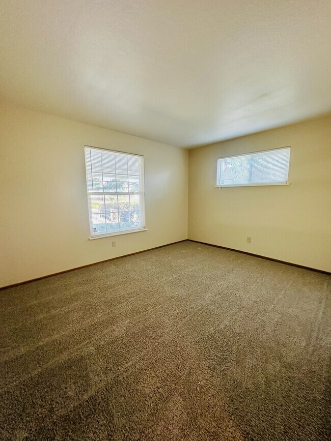Building Photo - 3178 Hillview Ct