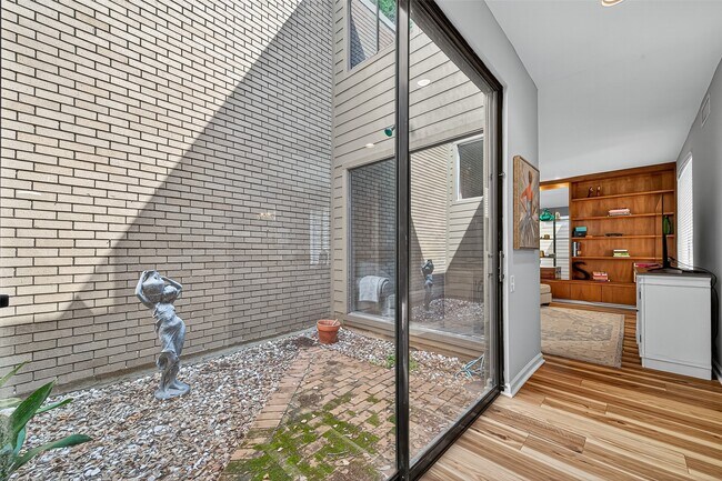 Building Photo - 1320 Chardonnay Dr