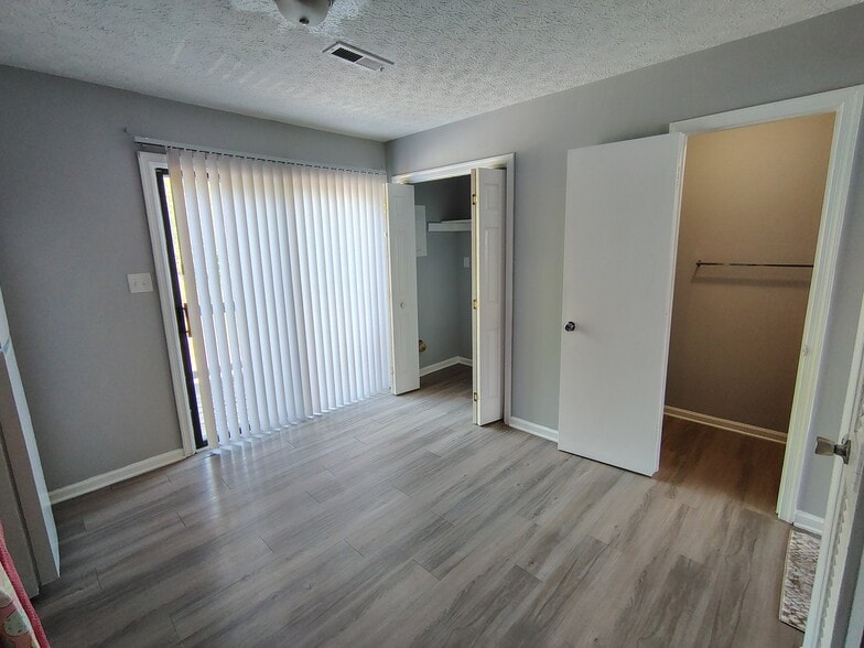 Building Photo - 9 Fonda Dr