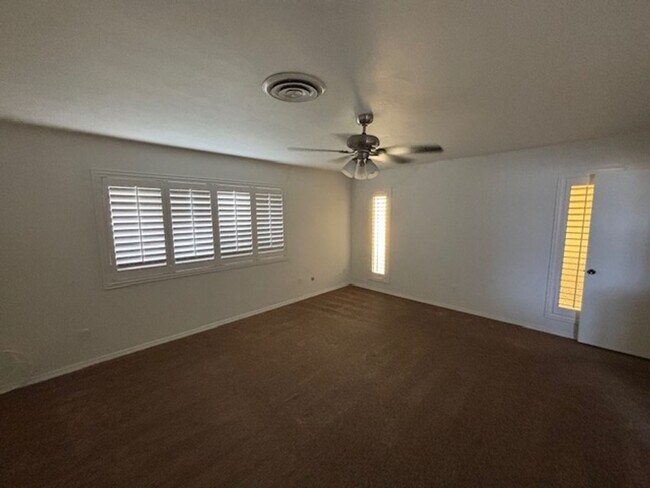 Building Photo - Very Clean Condo in Kern City!  2 Bedrooms...