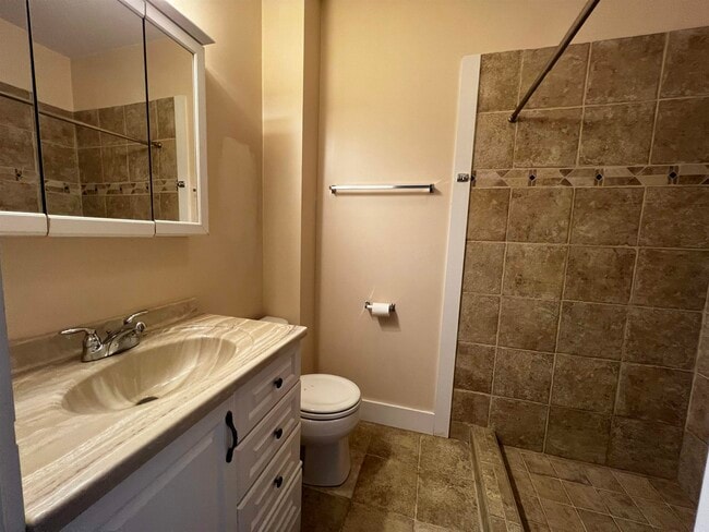 Building Photo - 9 Forest St