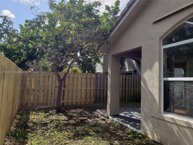 Building Photo - 14617 SW 123rd Ave