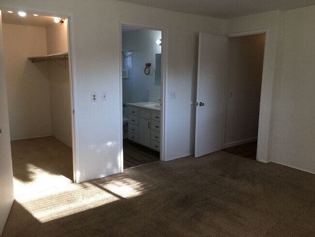 Building Photo - Great home in desirable Springfield!