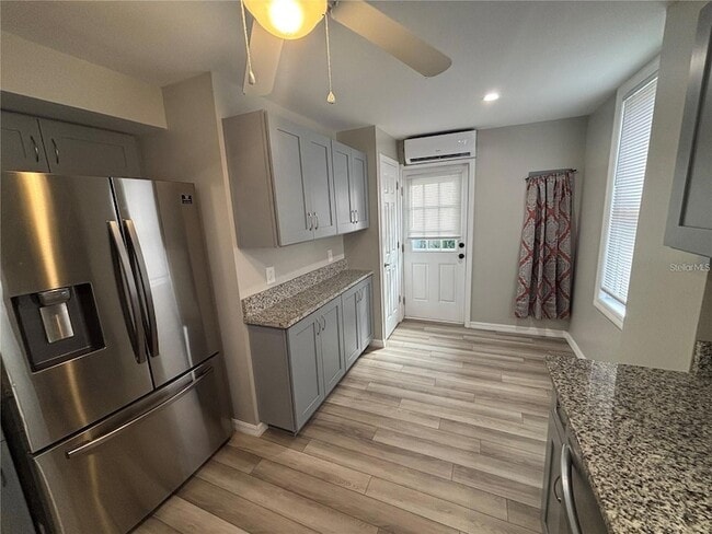 Building Photo - 107 W 6th St