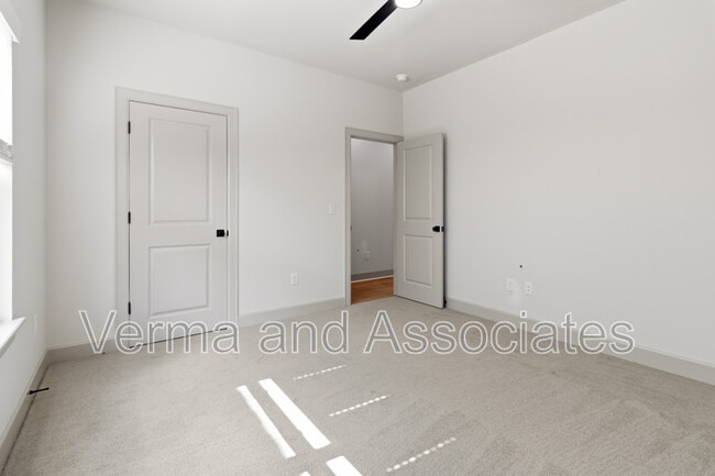 Building Photo - 970 Trestle Ln