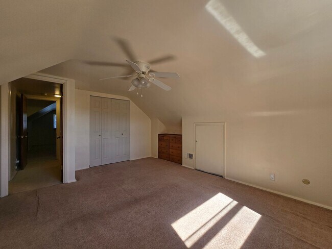 Building Photo - Hidden Gem - 4 Beds | 2.5 Baths | 2-Car Ga...
