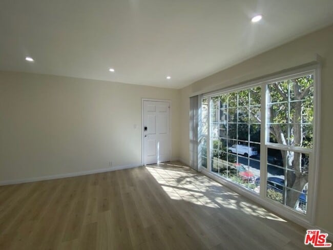 Building Photo - 1600 N Martel Ave