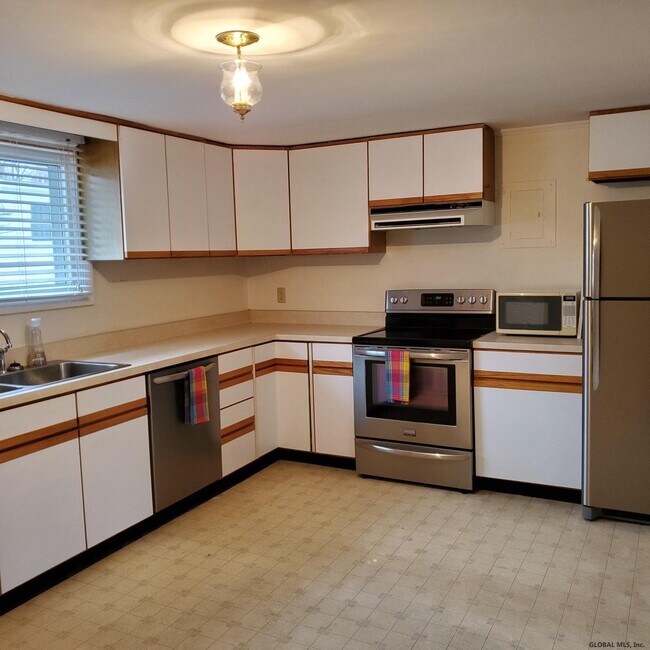 Building Photo - 79 Main St