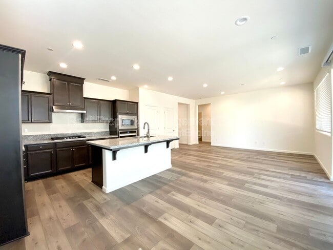 Building Photo - 4137 Beverly Ave