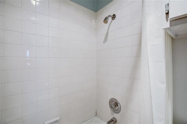 Building Photo - 605 Russet Valley Dr