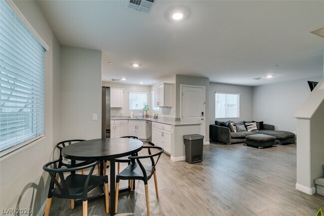 Building Photo - 12349 Golden Wreath Rd