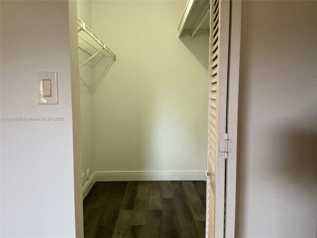 Building Photo - 407 Gardens Dr