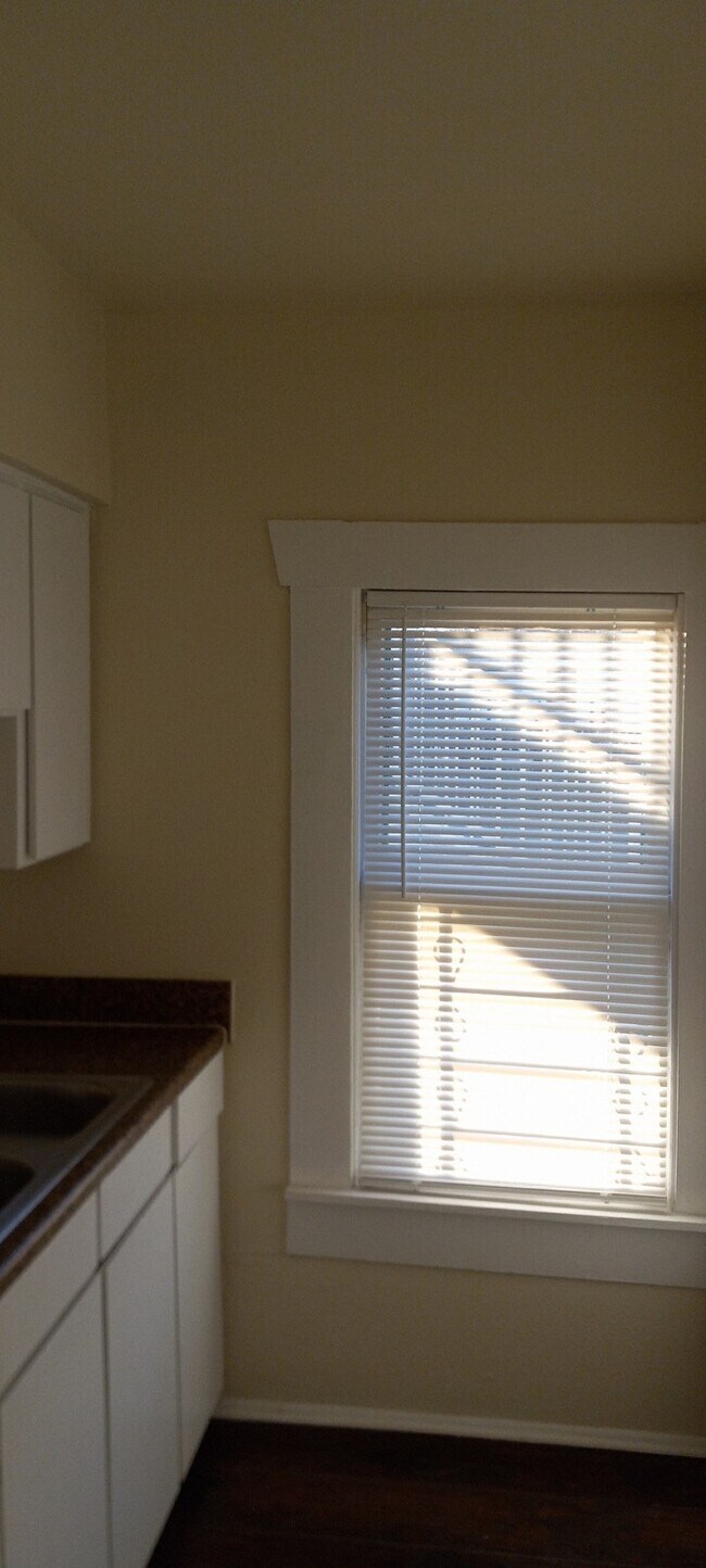 Building Photo - 1701 Dawson St