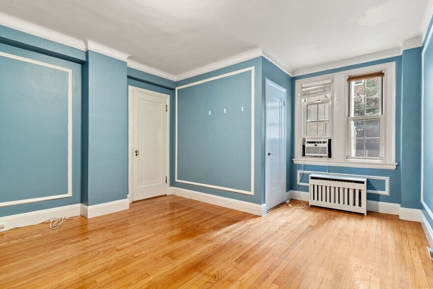 Building Photo - 1450 Beacon St