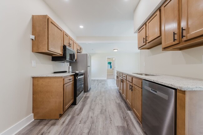 Building Photo - Beautiful Renovated 3 Bedroom and 2 Bathroom Home